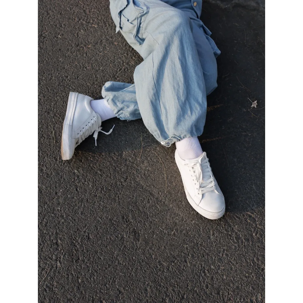 Ảnh Giày Da Sneaker Unisex Nam Nữ D20 White DINCOX Năng Động Cá Tính 4