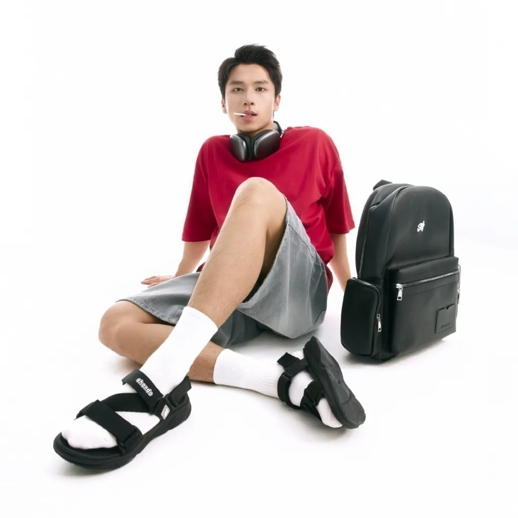 Ảnh Giày Sandal Nam Nữ Shondo Êm Chân, Bền F8 Full Đen Ver.2 F8M1112 3