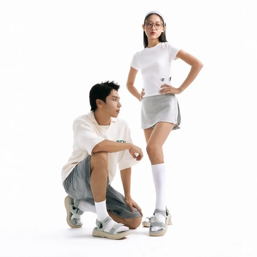 Ảnh Giày Sandals Nam Nữ SHONDO F8B Êm, Thời Trang Thích Hợp Đi Làm, Đi Học Chơi Màu Xám Be F8B2025 4