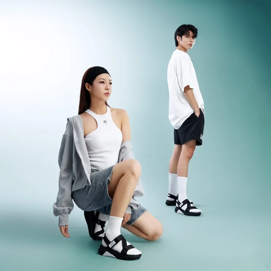 Ảnh Giày Sandals Nam Nữ Unisex Shondo F7 Racing Đế Đen Phối Trắng Quai Đen F7R1010 2