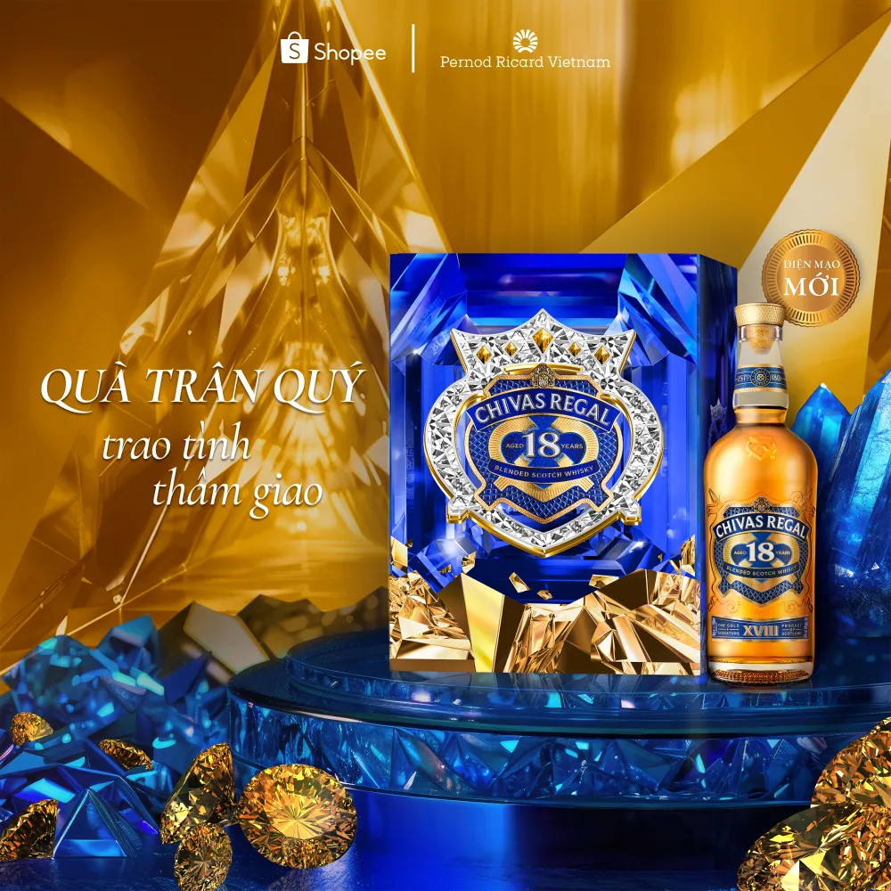 Ảnh Hộp Rượu Quà Tết 2025 Whisky Chivas Regal 18YO Nồng Độ Alc 40% 700ml Kèm Hộp và Túi Giấy 1