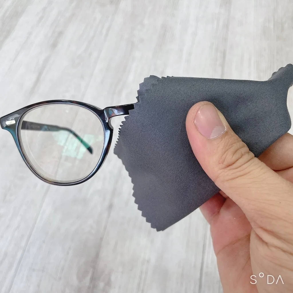 Ảnh Khăn Đen Lau Kính Chất Vải Mịn SHADY 2