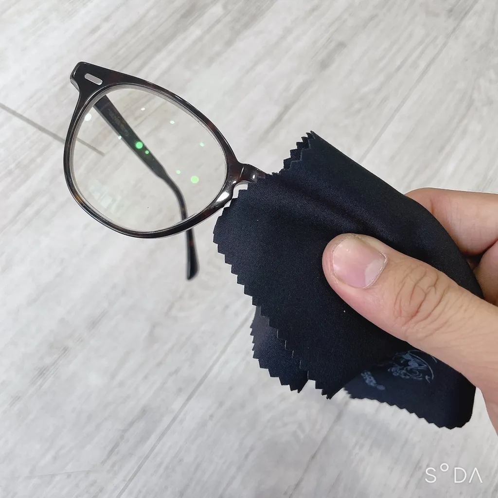 Ảnh Khăn Đen Lau Kính Chất Vải Mịn SHADY 3