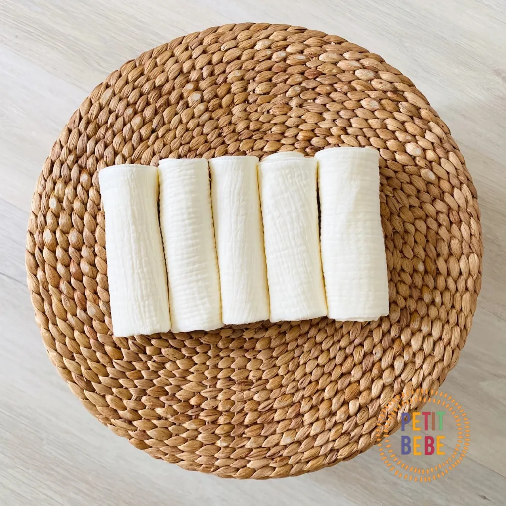 Ảnh Khăn sữa cho bé màu kem trơn Petit Bebe muslin thấm hút mềm mại cho làn da bé 2