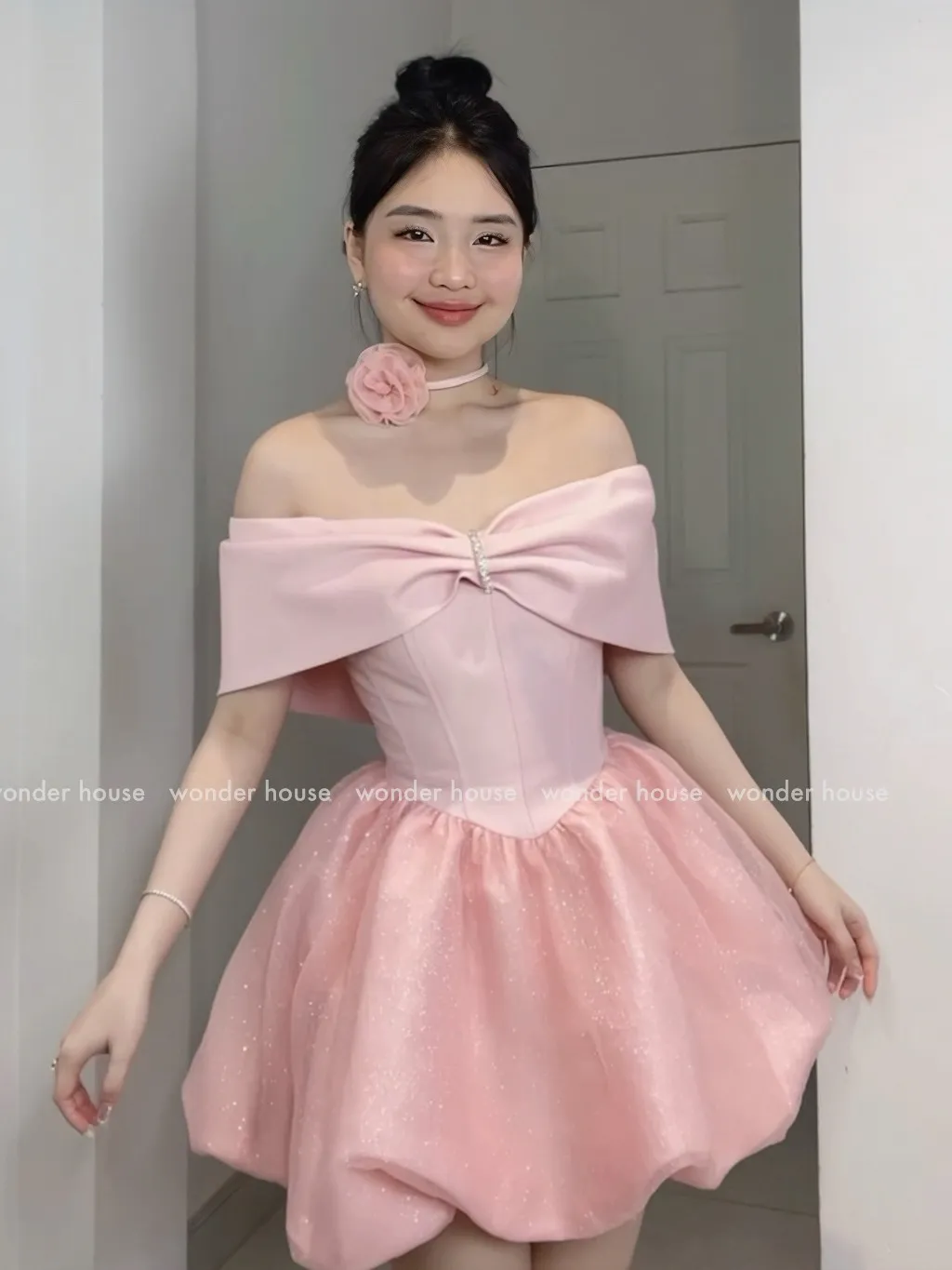 Ảnh Larose Dress Wonderhouse Đầm trễ vai dáng bí chất vải dày dặn phối vải tơ kim tuyết lấp lánh dự tiệc sang trọng 2