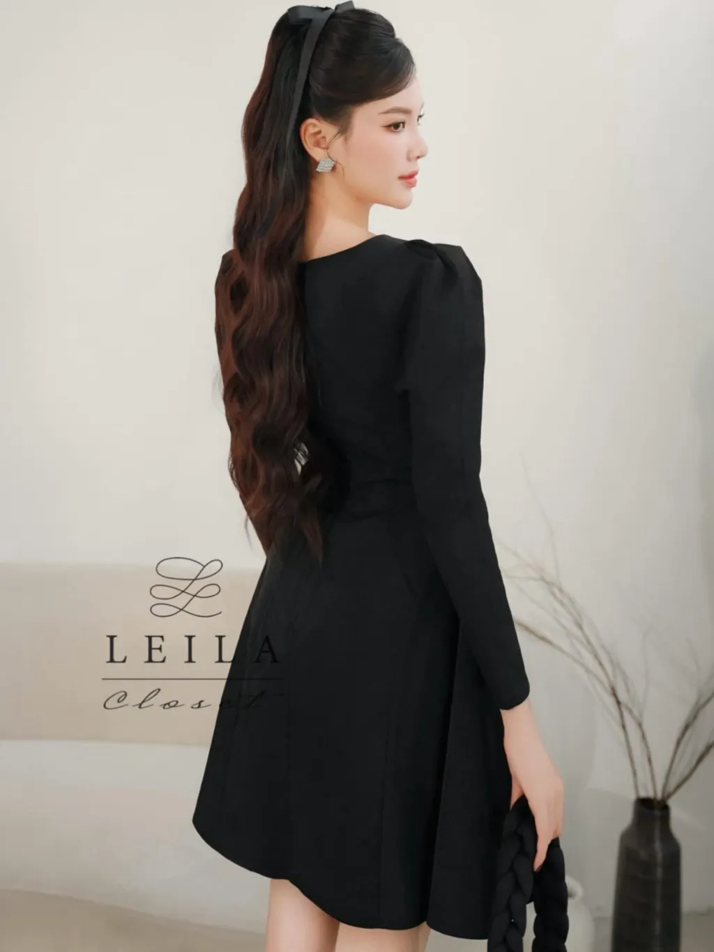 Ảnh LEILA CLOSET | Đầm thiết kế Jelly đen, dáng xoè ngắn tay dài cách điệu (kèm tag nơ như hình) 2