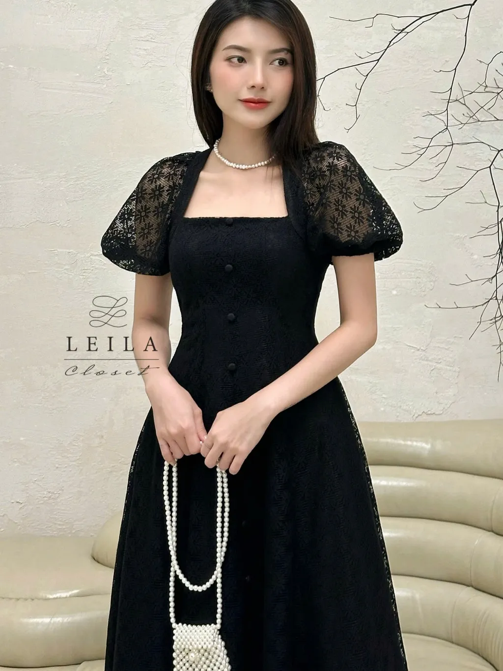 Ảnh LEILA CLOSET | Đầm thiết kế Dalia đen dáng cổ vuông tay phồng xẻ tà trước 3