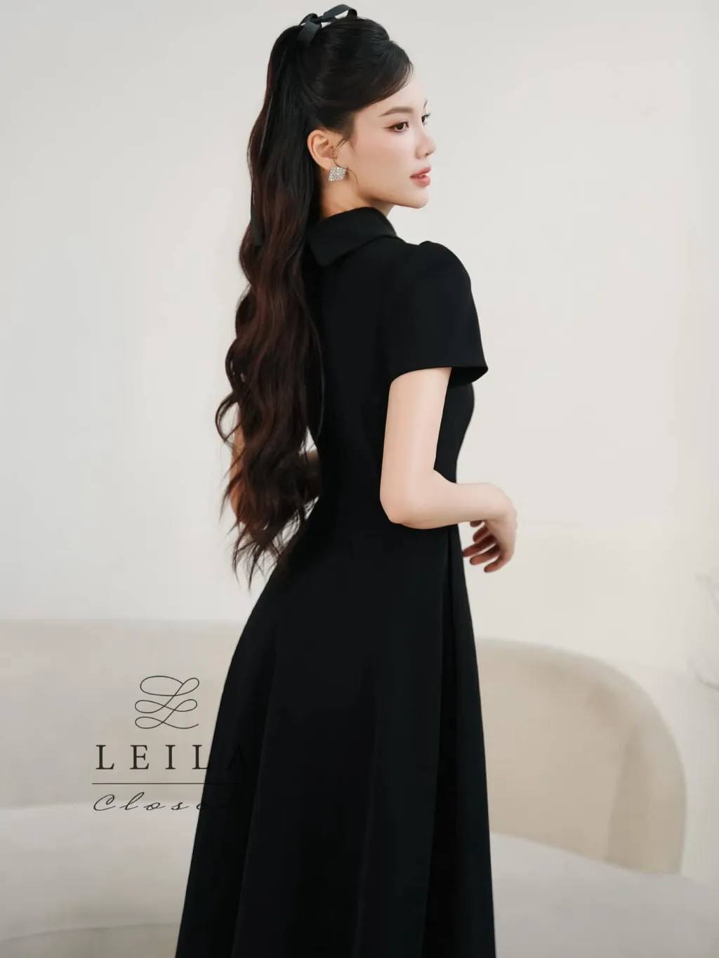 Ảnh LEILA CLOSET | Đầm thiết kế Sanee đen cổ Đức khoét ngực, tùng xoè dài có túi, dây belt tôn dáng 2