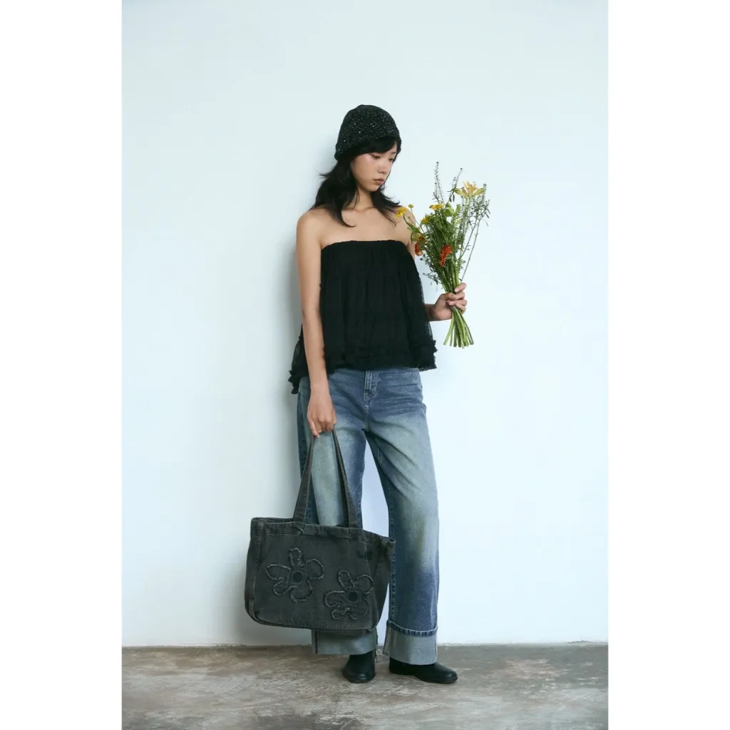 Ảnh LIBÉ WORKSHOP - Túi tote vải denim thêu hoa hoạ tiết viền rách màu xám 3