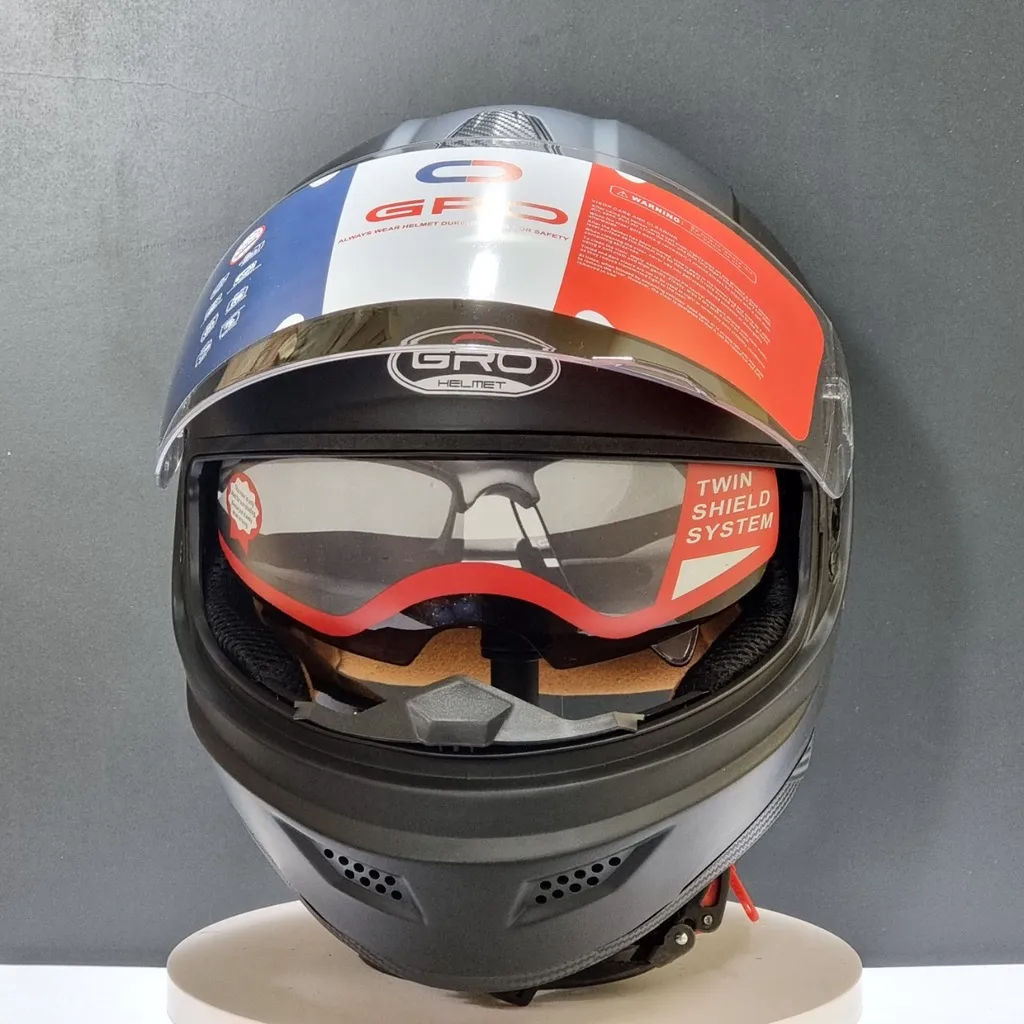Ảnh Mũ bảo hiểm FullFace GRO HELMET ST26 chuyên phượt 2 kính, an toàn, hiện đại, Freesize vòng đầu từ 56-59cm 1