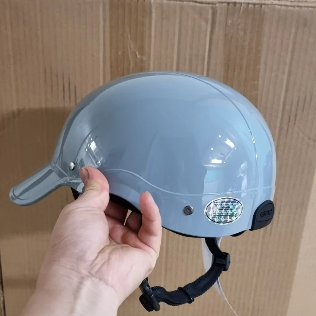 Ảnh Mũ bảo hiểm lưỡi trai GRO thời trang,sơn cao cấp,size 55-58cm dành cho cả nam nữ giá rẻ hàng chính hãng có tem 4