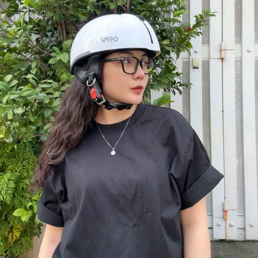 Ảnh Mũ Bảo Hiểm Nửa Đầu Varo Kính Âm An Toàn Gọn Nhẹ - Nón Bảo Hiểm Có Kính Đi Mưa - Bảo Hành 12 Tháng 4