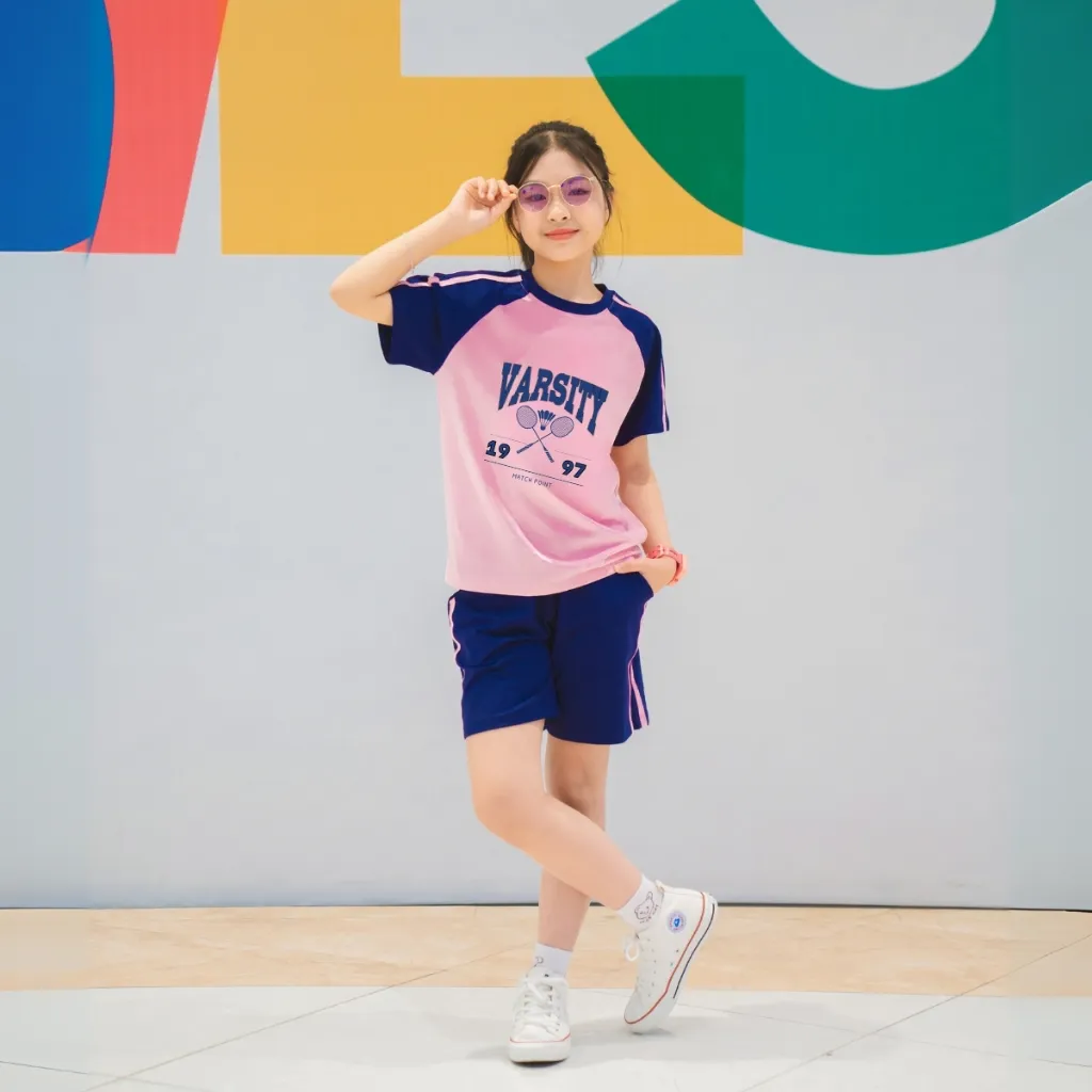 Ảnh Đồ bộ bé gái màu phối in chữ 'VARSITY'  - Quần áo cho bé gái chất liệu thun cotton - Loza Kids BF310 1