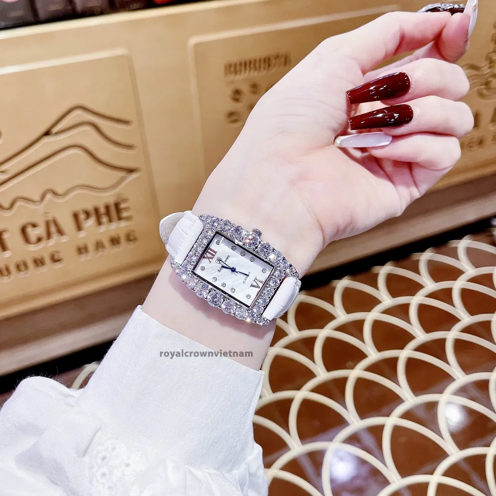 Ảnh Đồng hồ nữ chính hãng dây da Royal Crown 6111 mặt chữ nhật, đính đá cao cấp, đeo tay đẹp, sang chảnh 3