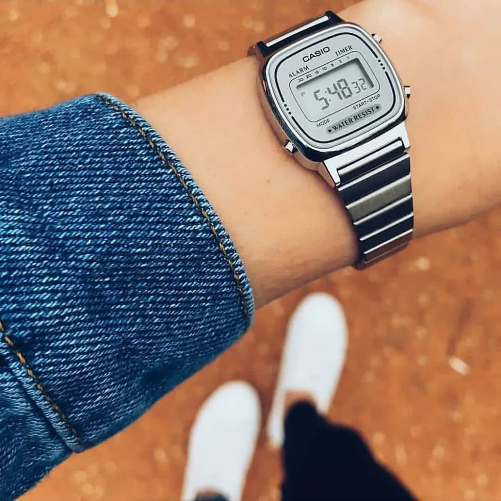 Ảnh Đồng hồ nữ dây kim loại Casio Anh Khuê LA670WA-7DF Chính Hãng 3