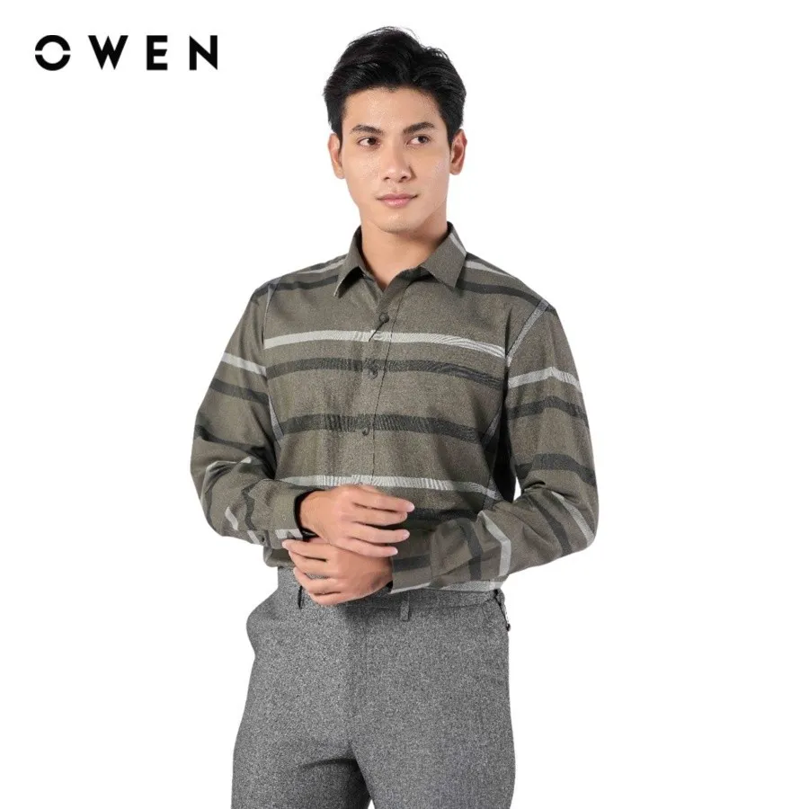 Ảnh OWEN - Áo sơ mi dài tay Regular Fit AR220913DT màu Xanh rêu chất liệu Bamboo 2
