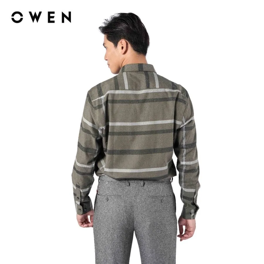 Ảnh OWEN - Áo sơ mi dài tay Regular Fit AR220913DT màu Xanh rêu chất liệu Bamboo 3