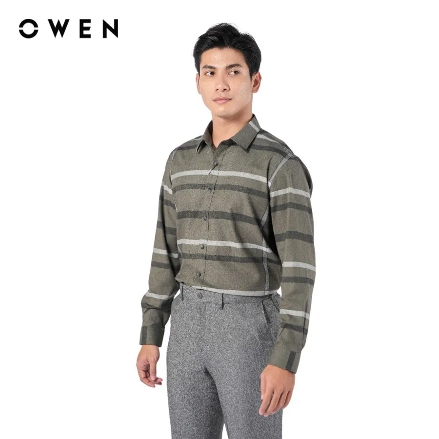 Ảnh OWEN - Áo sơ mi dài tay Regular Fit AR220913DT màu Xanh rêu chất liệu Bamboo 4