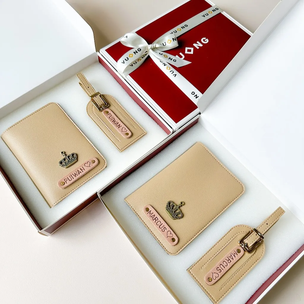 Đánh Giá Passport Cover Vuông Shop®️ Da PU Kèm Tag - Bảo Vệ & Phong Cách