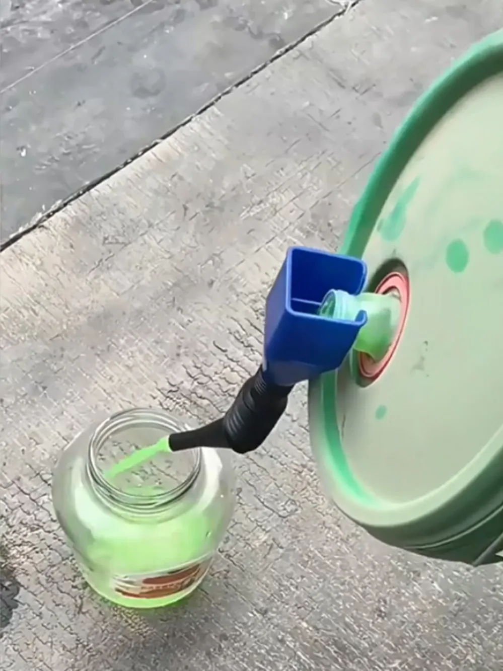 Ảnh Phễu rót dầu nhớt, đổ xăng, nước làm mát, nhiên liệu cho ô tô - Phụ kiện ô tô Tâm Luân 1