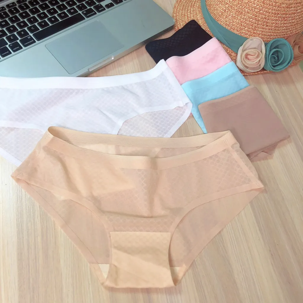 Ảnh Quần lót nữ biết thở không đường may Vicci 209 kẻ caro thông hơi nhiều màu 3