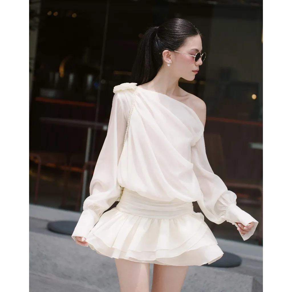 Ảnh RECHIC Đầm ngắn trễ vai Sivia đính nơ vai tay dài bồng bềnh sang trọng tiểu thư 4