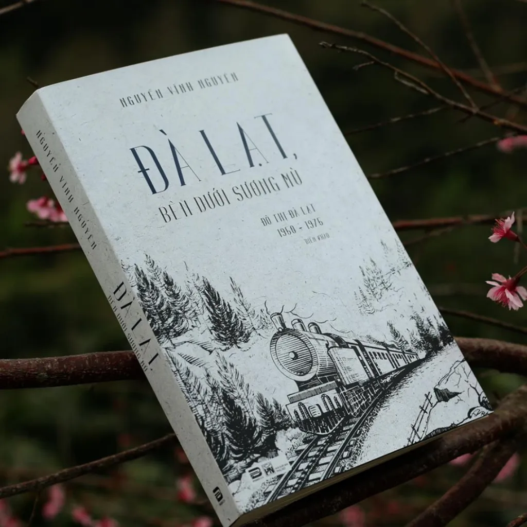 Ảnh Sách - Đà Lạt Bên Dưới Sương Mù 2