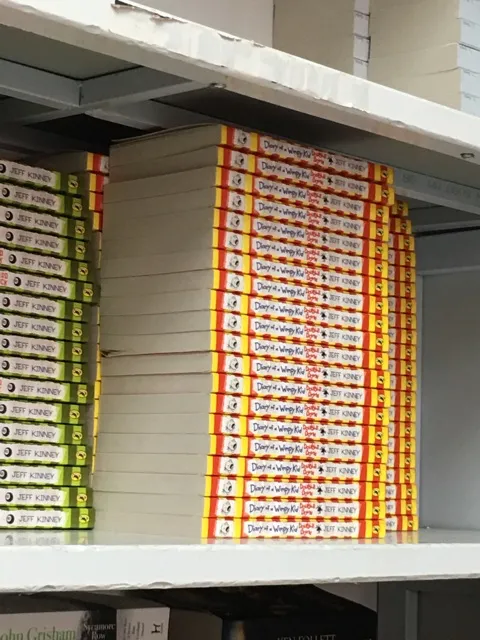 Ảnh Sách: Diary Of A Wimpy Kid - Chú Bé Nhút Nhát: Double Down (Vol 11- Phiên bản Tiếng Anh) 3