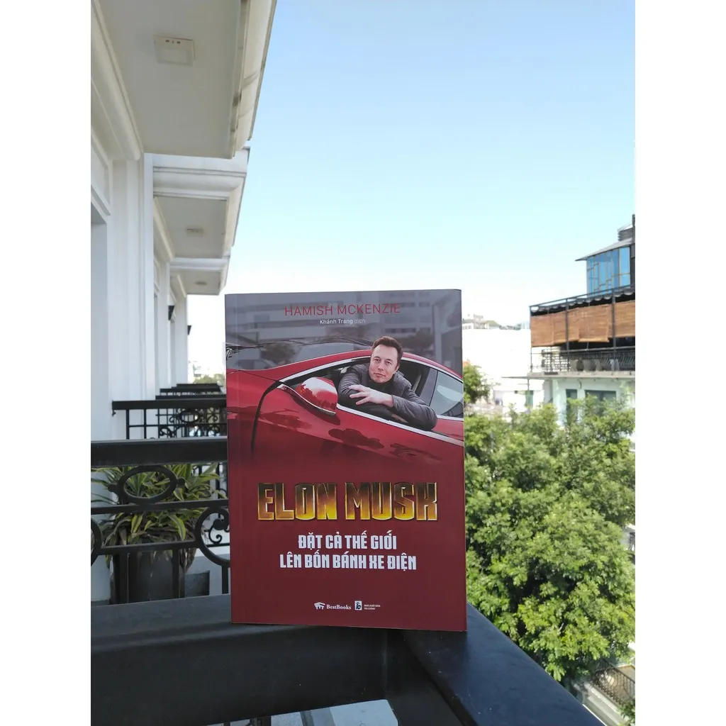 Ảnh Sách - Elon musk- Đặt cả thế giới lên bốn bánh xe điện 3