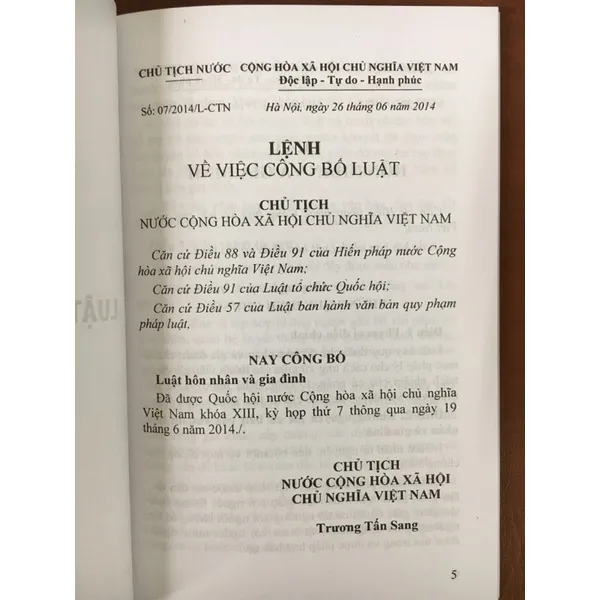 Ảnh Sách - Luật Hôn nhân và Gia đình (NXB Lao động) 3