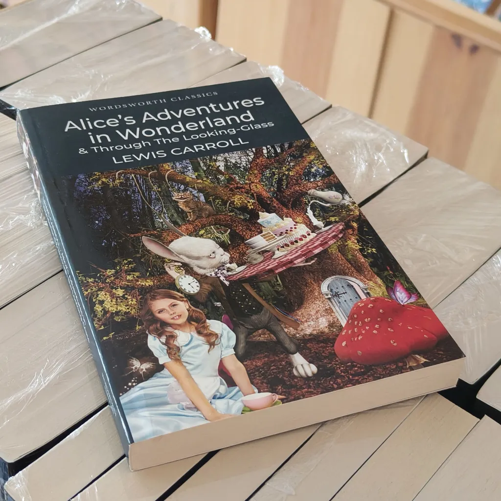 Ảnh Sách - Tiểu thuyết tiếng Anh - Alice's Adventures in Wonderland 1