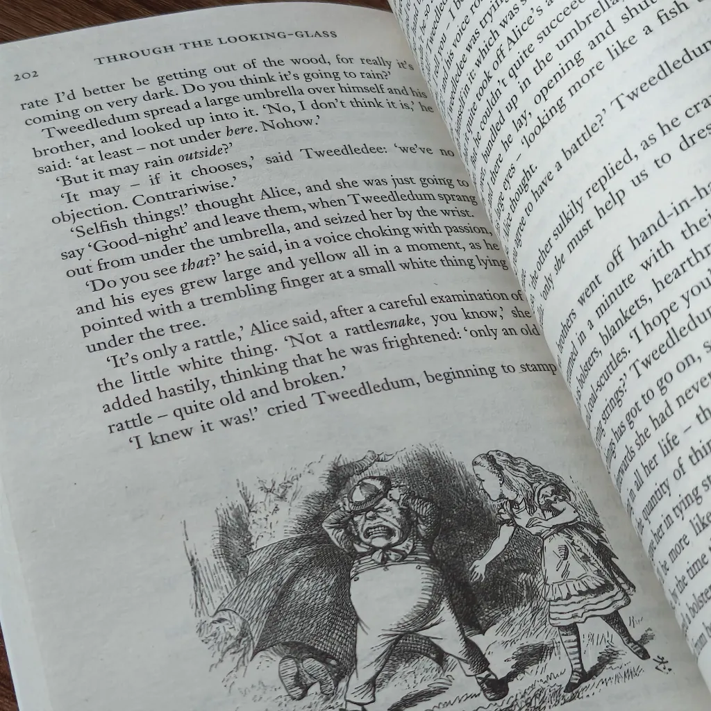 Ảnh Sách - Tiểu thuyết tiếng Anh - Alice's Adventures in Wonderland 2