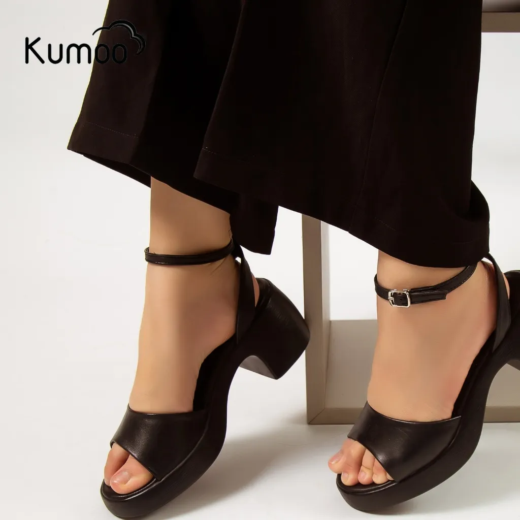 Ảnh Sandal Cao Gót Nữ Kumoo JESSY SDCG-KUMO-009-A Màu Đen Da Cao Cấp Quai Ngang Đế Vuông 5cm 2