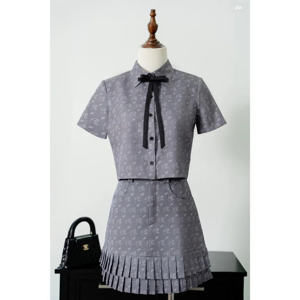 Ảnh Set Áo croptop cổ đức cách điệu đính nơ in họa tiết 2T06.2502K, Chân váy họa tiết xếp ly 2 tầng 4S06.2502K, Set Monogram 3