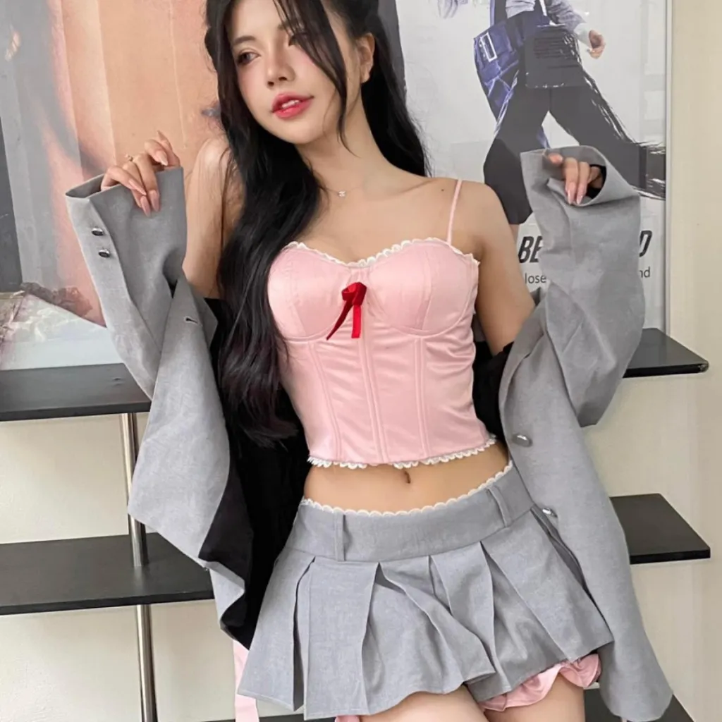 Ảnh Set áo hồng Corset ANTOINETTE phối chân váy xếp ly xám độc đáo, hiện đại - Simple Twist 2