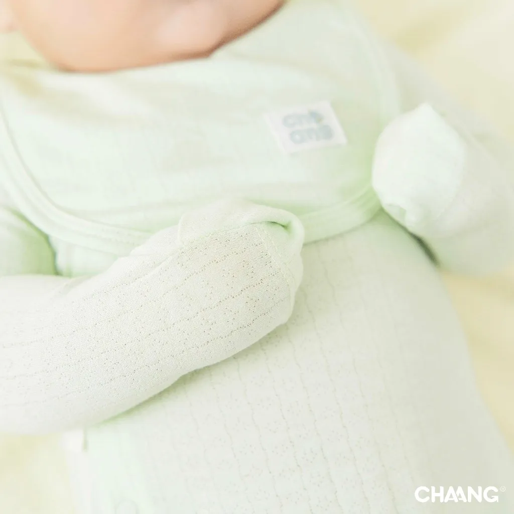 Ảnh Set body dài cúc chéo liền tất tích hợp bao tay kèm mũ và yếm Bloom cho bé sơ sinh 3
