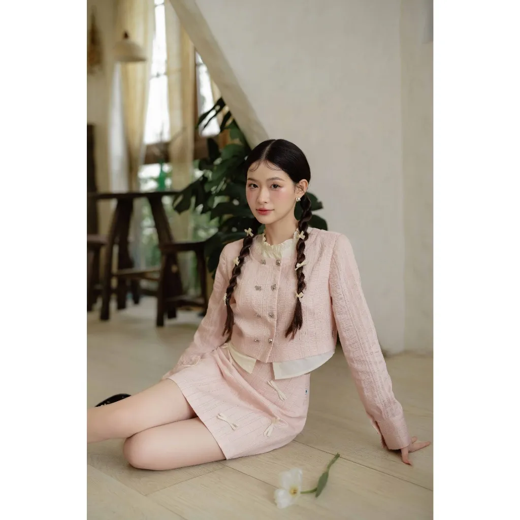 Ảnh Set đồ áo sơ mi kẻ phối vạt trắng 2 hàng cúc kẻ 2S11.2403RC và chân váy A đính nơ nhỏ kẻ đính nơ 4S10.2403RC JM Dress 1