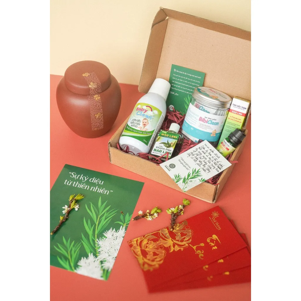 Ảnh Set quà tặng cho bé "Yến hạnh" - Dầu khuynh diệp, Tinh dầu tràm Huế, Nước tắm thảo dược, gạc rơ lưỡi 4