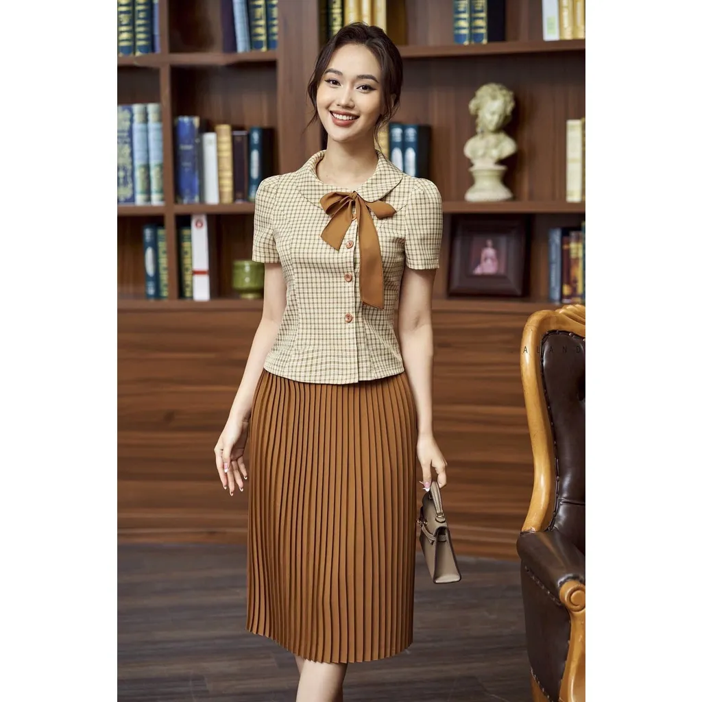 Ảnh Set sơ mi chân váy công sở cổ tròn tay lỡ mix chân váy xếp ly chất liệu kate nhật hiện đại Evalover 2