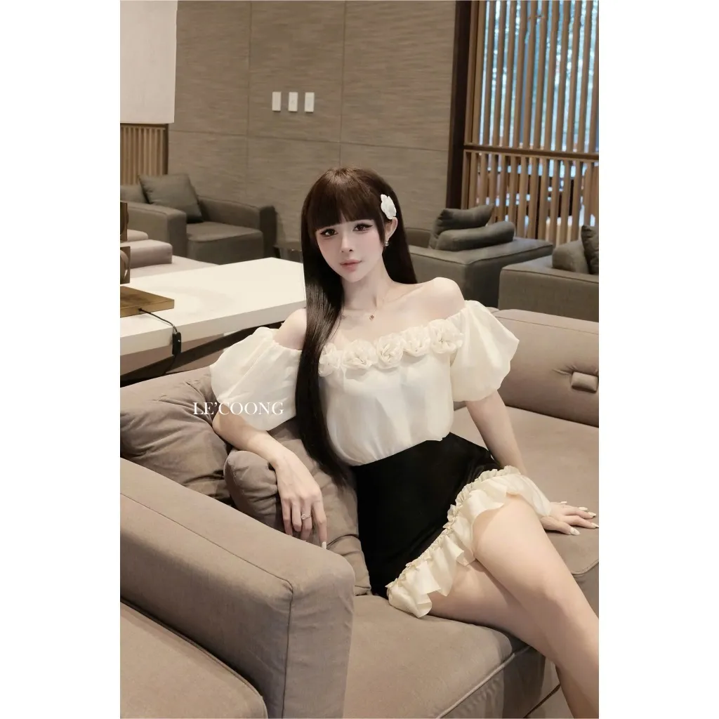 Ảnh Set Váy Đẹp Trễ Vai Đính Hoa LECOONG B216 Chân Váy Phối Đen Trắng Đi Biển Sang 1