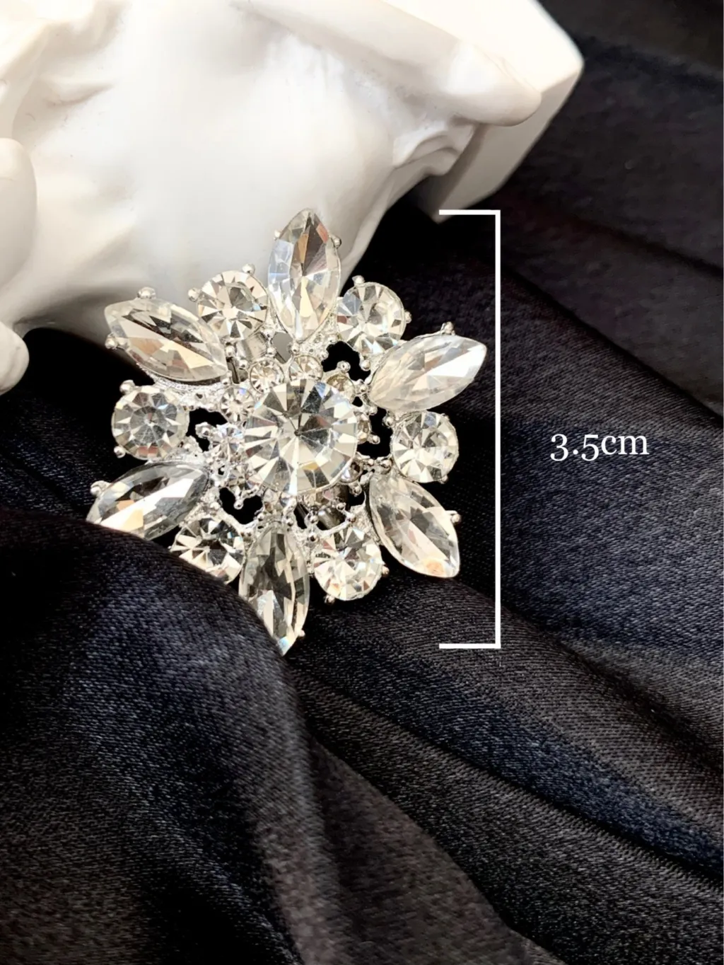 Ảnh Tag Cài Hoa Pha Lê [1 CHIẾC] - LEILA CLOSET 3
