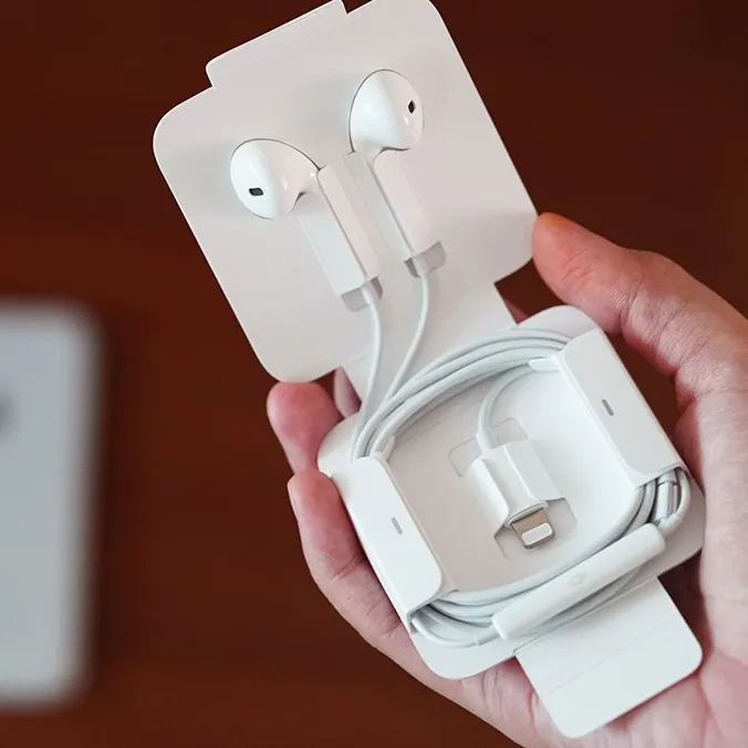 Ảnh Tai Nghe Earpods Lightning - MWTY3ZA/A 2