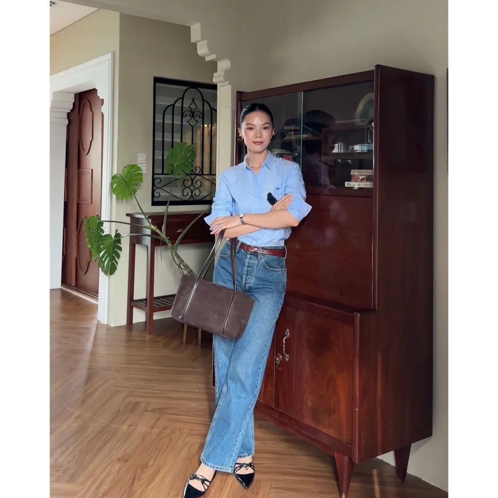 Ảnh TheBlueTshirt - Áo sơ mi cao cấp tay dài phom regular cho nữ - Blue Oxford 1