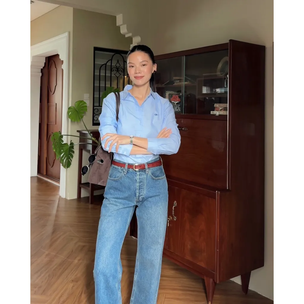 Ảnh TheBlueTshirt - Áo sơ mi cao cấp tay dài phom regular cho nữ - Blue Oxford 4
