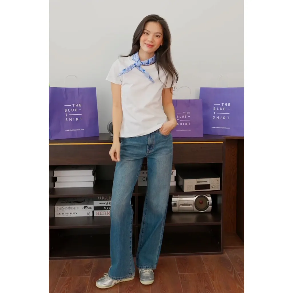Ảnh TheBlueTshirt - Khăn vuông choàng cổ Bandana cotton màu xanh dương Blue Iconic - WaterBlue Gingham - Women 2