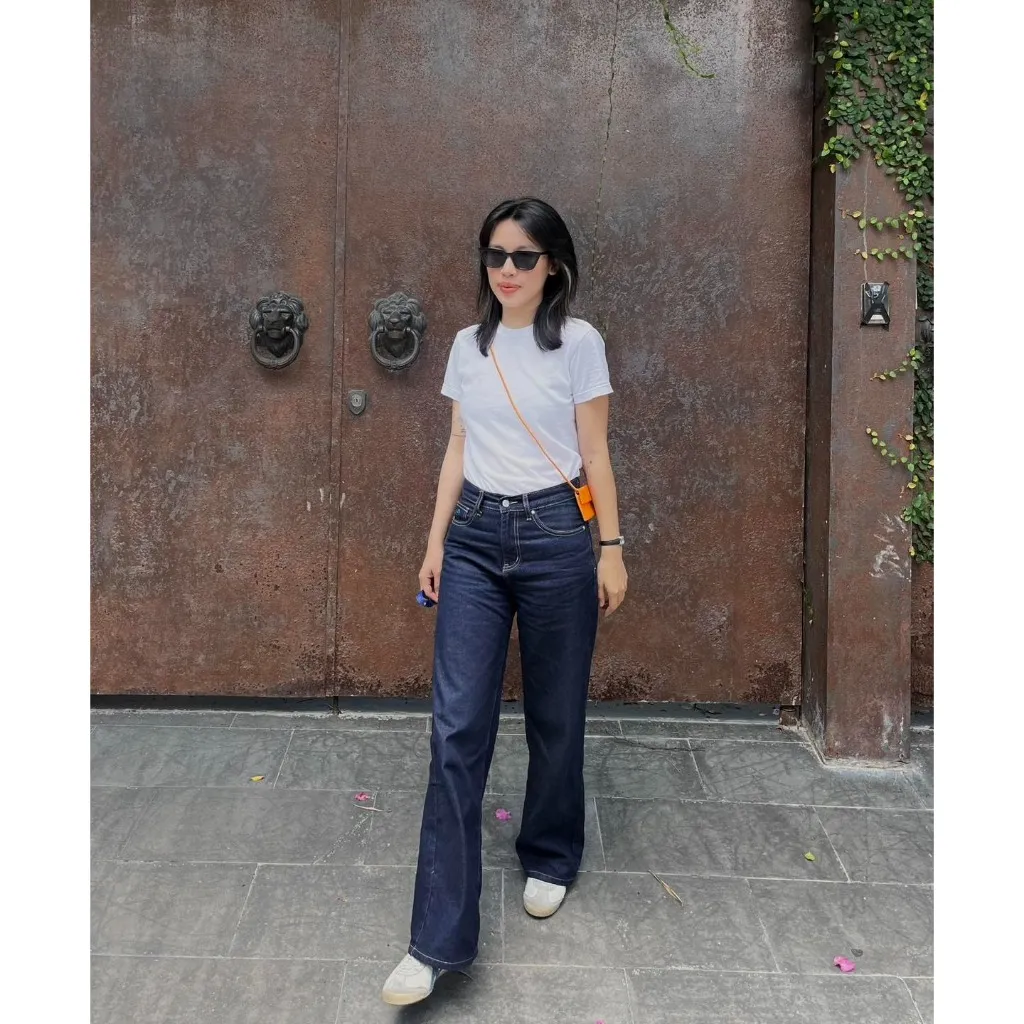 Ảnh TheBlueTshirt - Quần jeans phom suông cạp cao ống quần đứng cho nữ - Straight A Jeans - Women 4