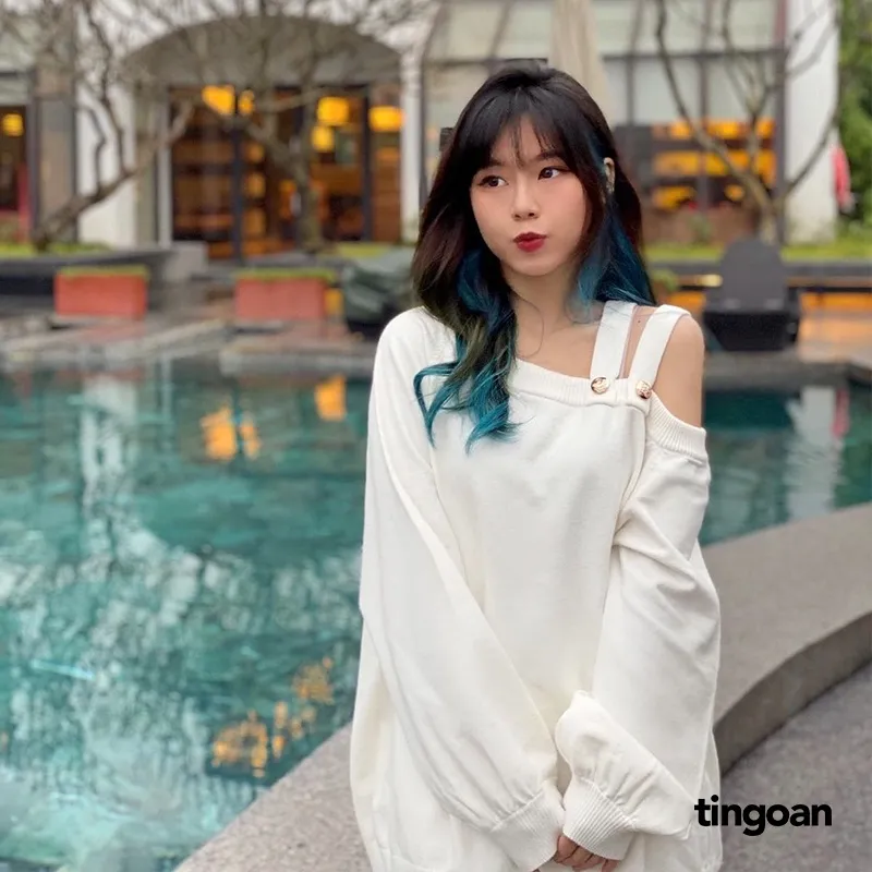Ảnh TINGOAN® - Áo len xù lệch vai dáng rộng trắng RUNAWAY SWEATER/WH 4
