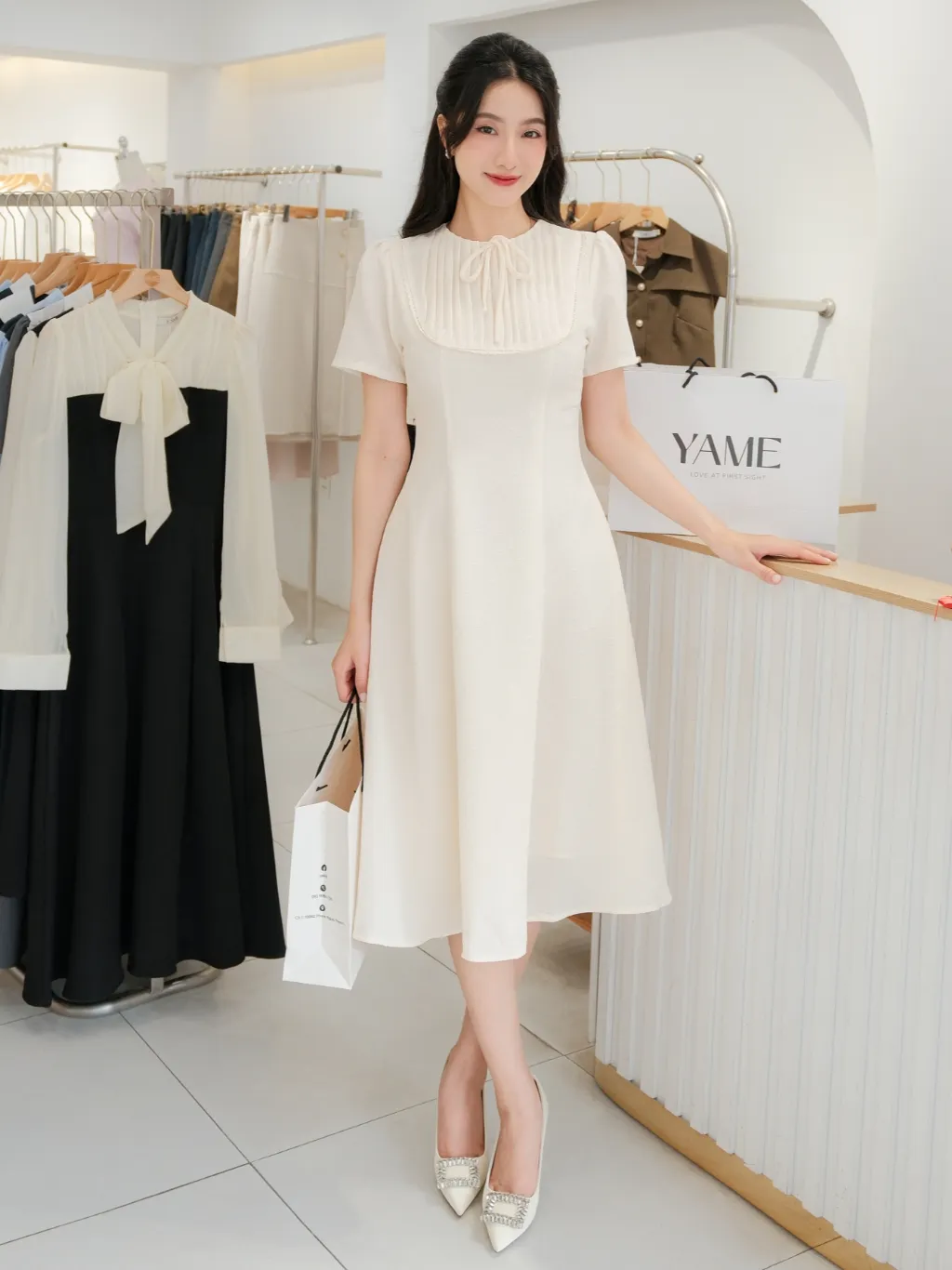 Ảnh Váy nữ dài dáng xòe ngắn tay cổ tròn nhiều màu xếp ly ngực viền ren đính nơ trang trí YAME YV649 2