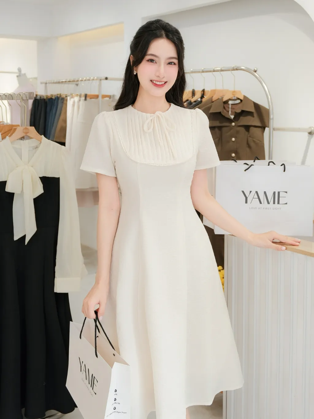 Ảnh Váy nữ dài dáng xòe ngắn tay cổ tròn nhiều màu xếp ly ngực viền ren đính nơ trang trí YAME YV649 4
