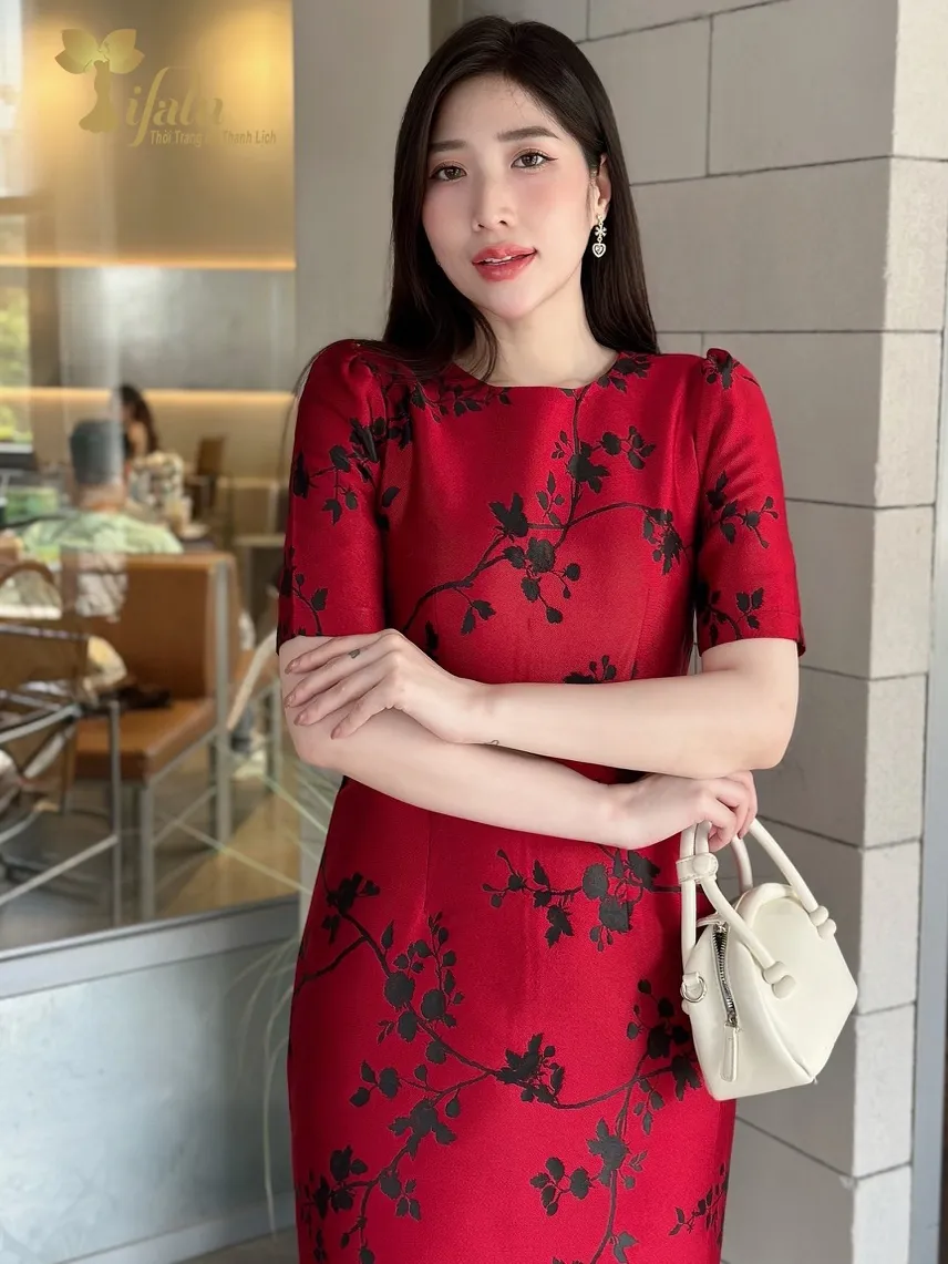 Ảnh Váy nữ đầm dự tiệc trung niên TIFALU dáng ôm chất gấm tafta đỏ sang trọng - ZOL212RED 2